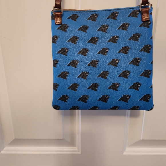 Dooney and bourke crossbody - Picture 2 of 6